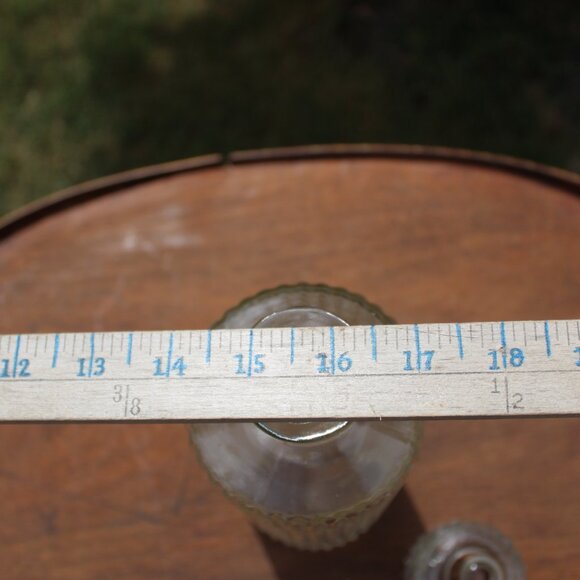 Vintage Diamond Point Glass Decanter โ Clear Pressed Glass with Stopper โ 11.75" - Picture 4 of 10